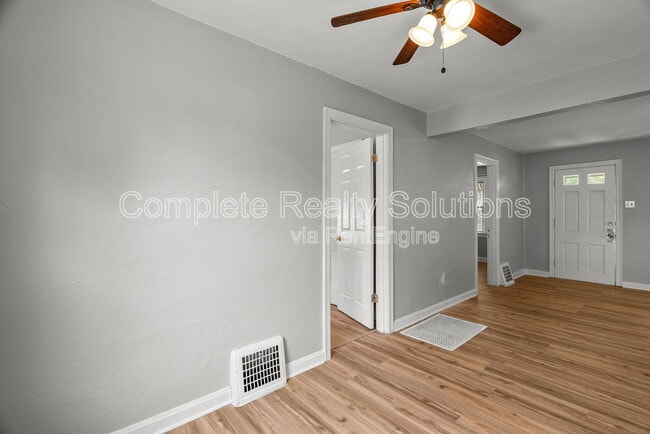 Building Photo - 7129 Greenhaven Dr
