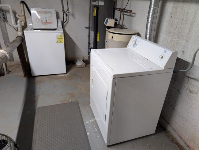 Building Photo - 216 N 9th St