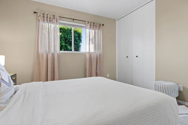 Building Photo - UN-FURNISHED!! 3 Bedroom/ 2Bath in Heart of Scottsdale!!