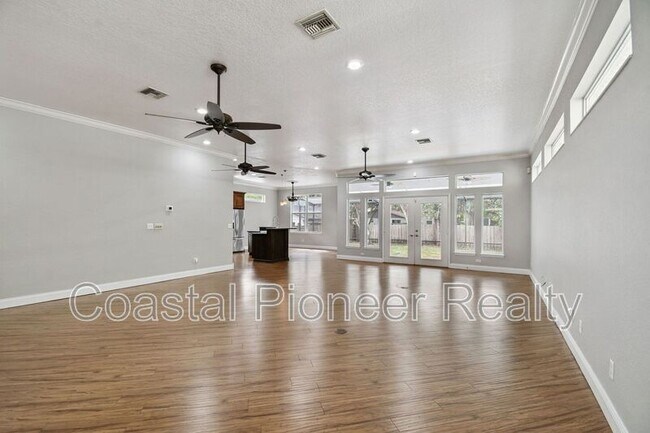 Building Photo - 6105 S Elkins Ave