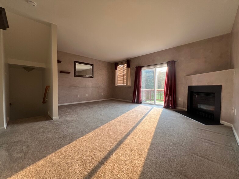 Building Photo - 8 Dolmen Ln
