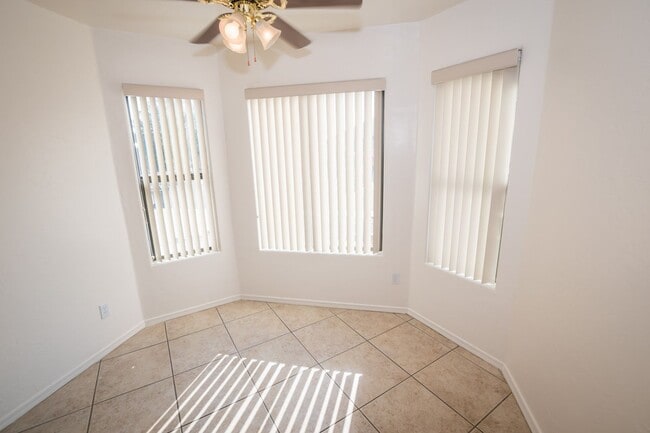 Building Photo - Charming 3-bedroom, 2-bathroom Home w/ 2 C...