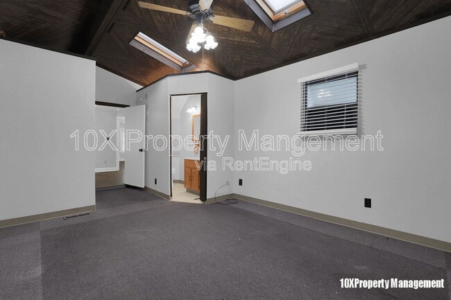 Building Photo - 563 S Burgess Ave