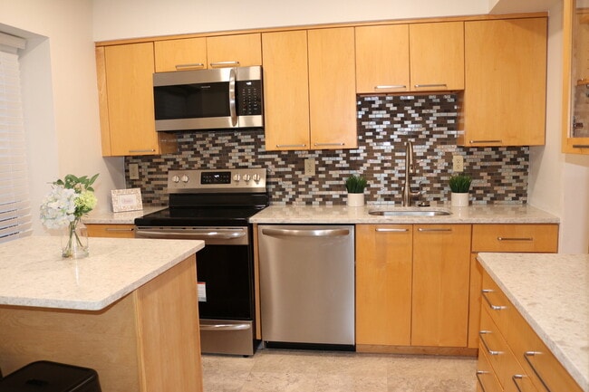 Building Photo - 611 Cornwall Ct