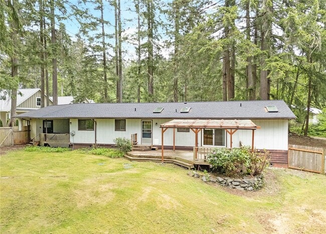 Primary Photo - Spacious Rambler Retreat Nestled on an Acr...