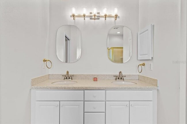 Building Photo - 15604 Durango Cir