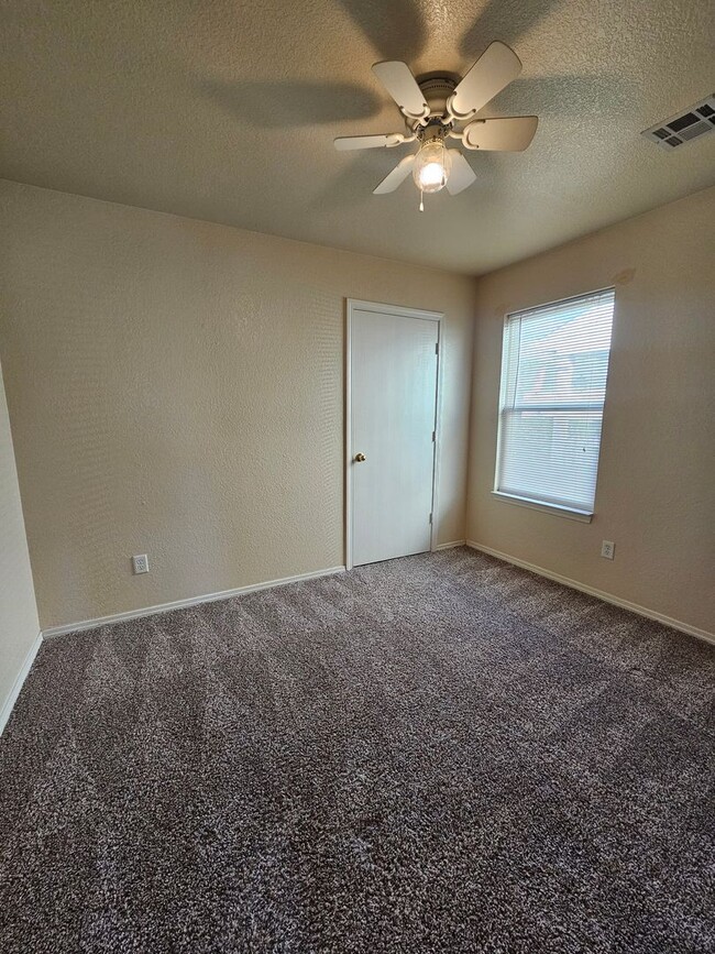 Building Photo - (3) Bed/(2) Bath in Poppy Grove Avail NOW!