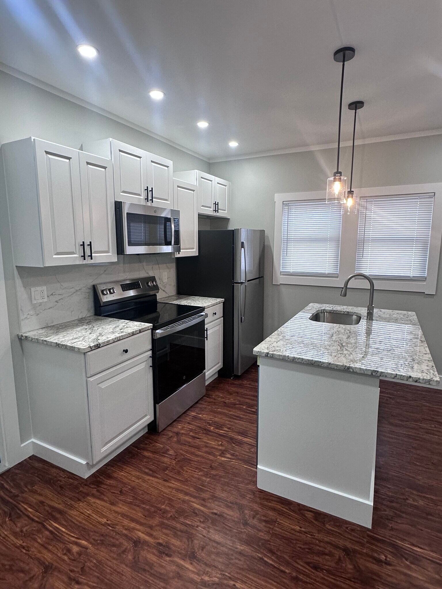 Building Photo - 302 Abell Ave