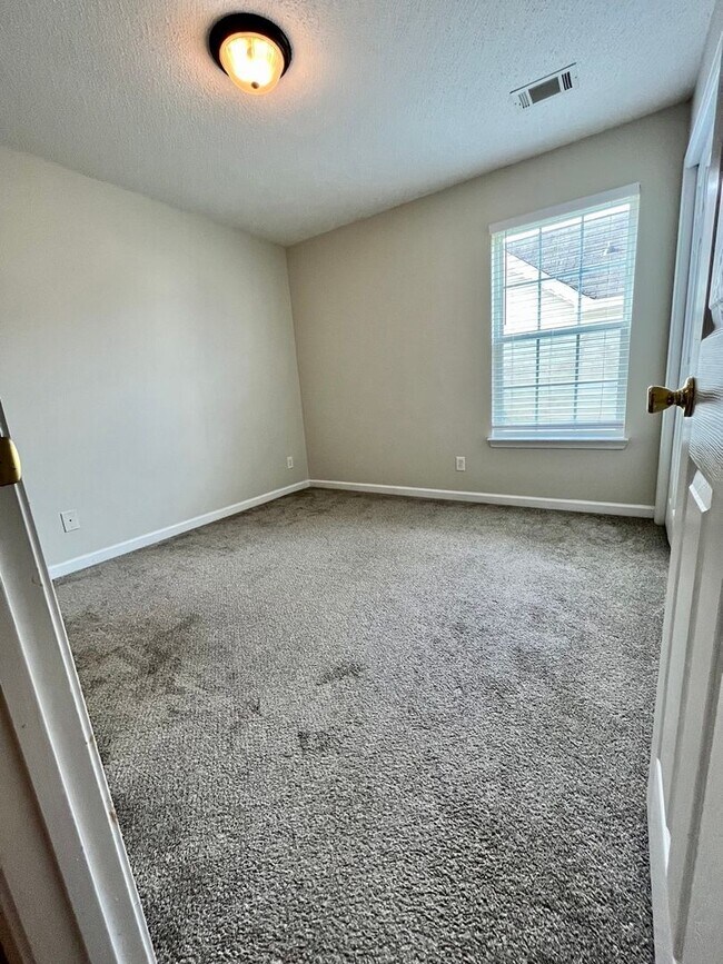 Building Photo - 110 Faybrook Dr