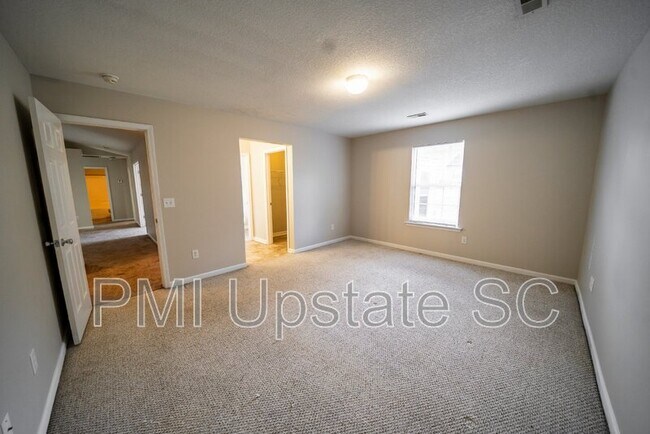 Building Photo - 335 Monti Dr