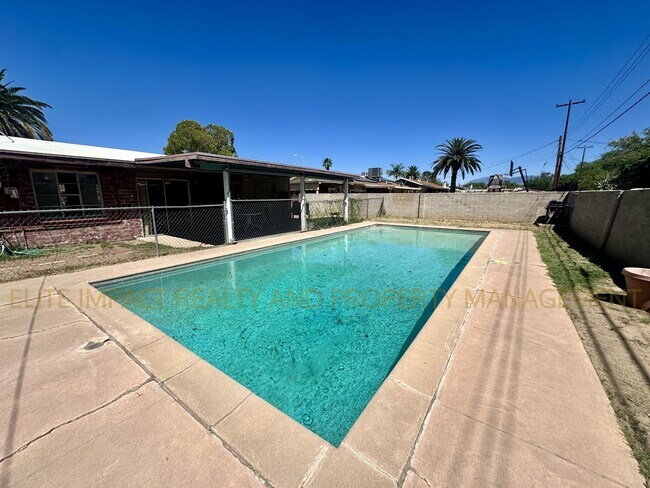 Building Photo - 5962 E 25th St