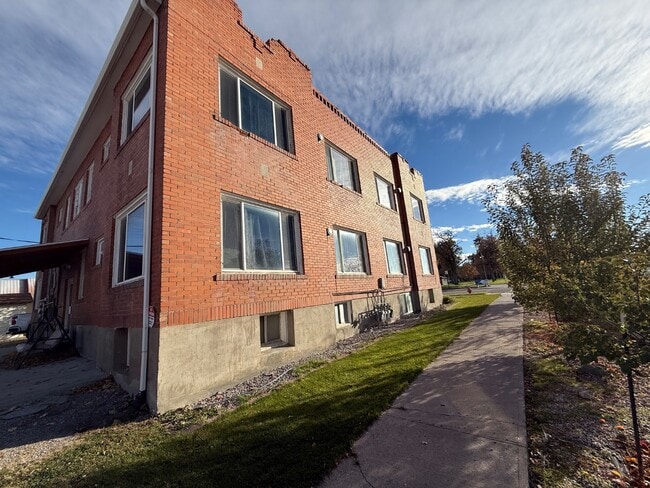 Primary Photo - 305 Harrison St