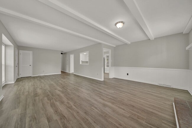 Building Photo - Wonderful Home Near Downtown Matthews!