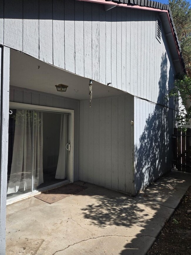 Building Photo - 1275 Alicia Cir
