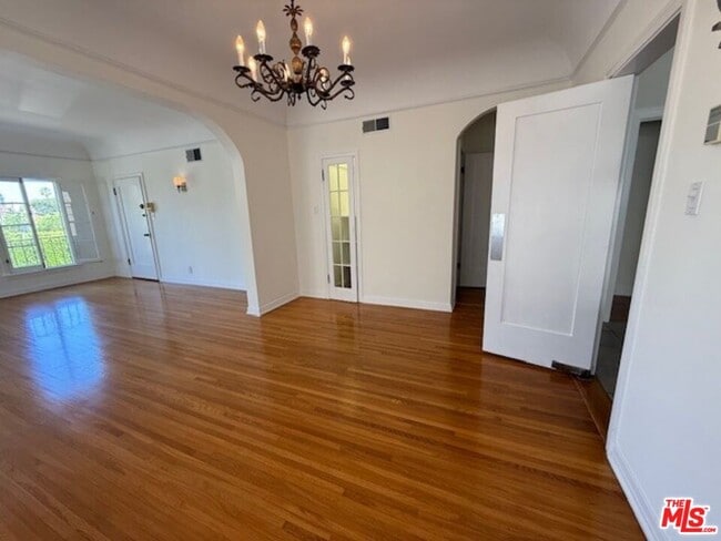 Building Photo - 747 S Mansfield Ave