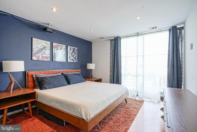 Building Photo - 3 N Christopher Columbus Blvd