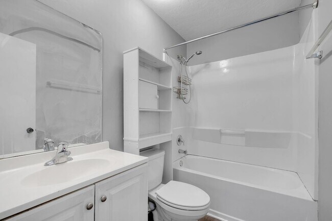 Building Photo - 27 Sierra Rd