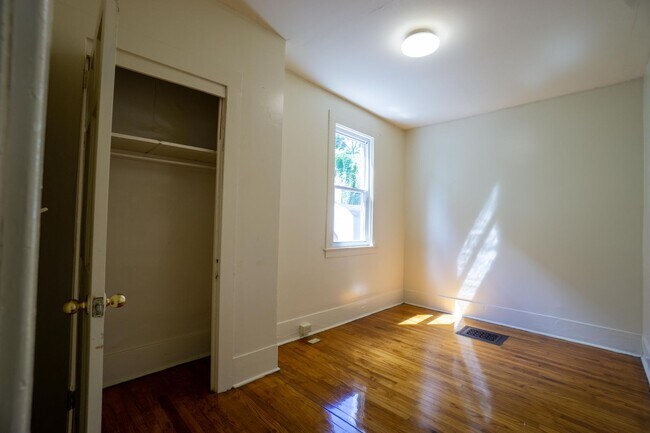 Building Photo - 450 Westcott St