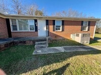 Building Photo - 3 Bedroom Duplex near Murfreesboro City Center! *Large Carport*