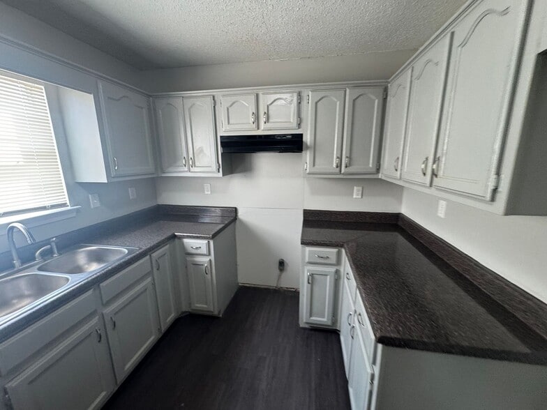 Building Photo - 10101 Stephenson Ln
