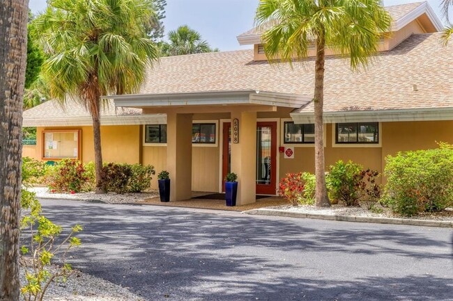 Building Photo - 4819 Village Garden Dr