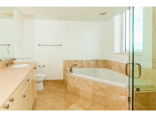Building Photo - 1745 E Hallandale Beach Blvd