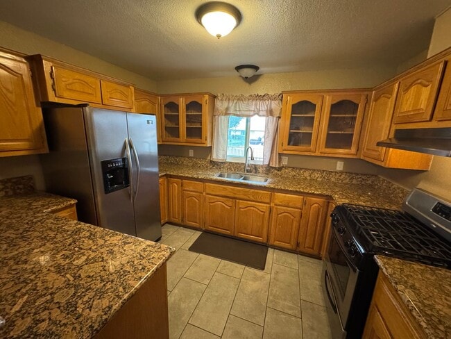 Building Photo - 428 E Montrose St