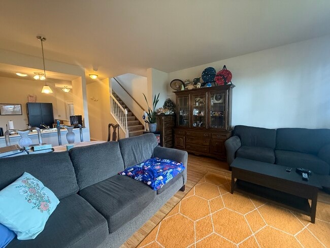 Building Photo - 348 Fallbrook Ct