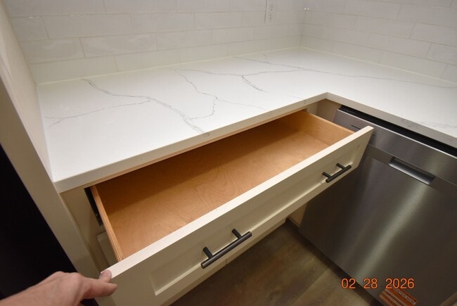 Building Photo - 623 Honeysuckle Dr