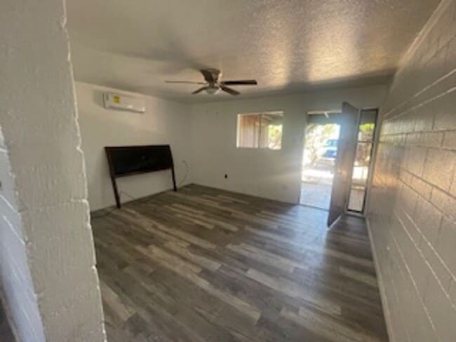 Building Photo - 2816