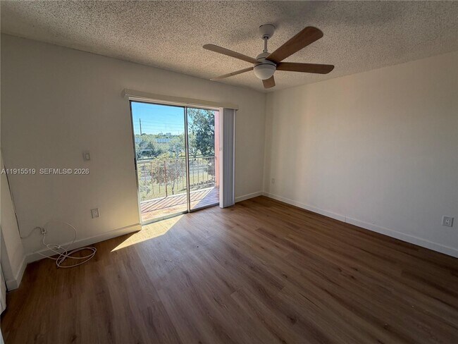 Building Photo - 440 E 23rd St