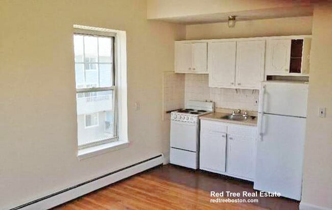 Building Photo - 160 N Beacon St