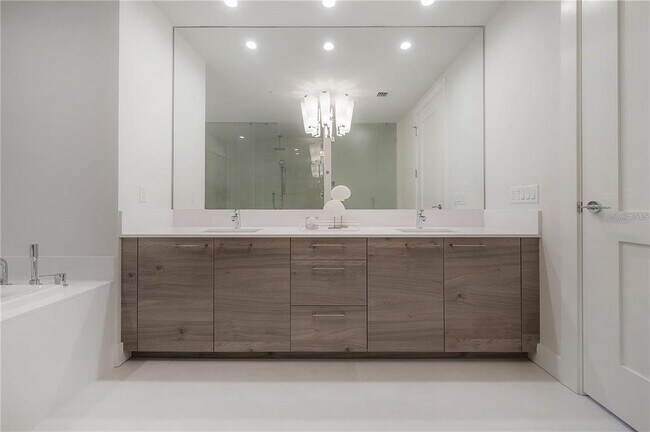 Building Photo - 2103 Bayshore Blvd