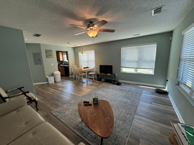 Building Photo - Awesome Standalone Townhouse at Bridgewater!