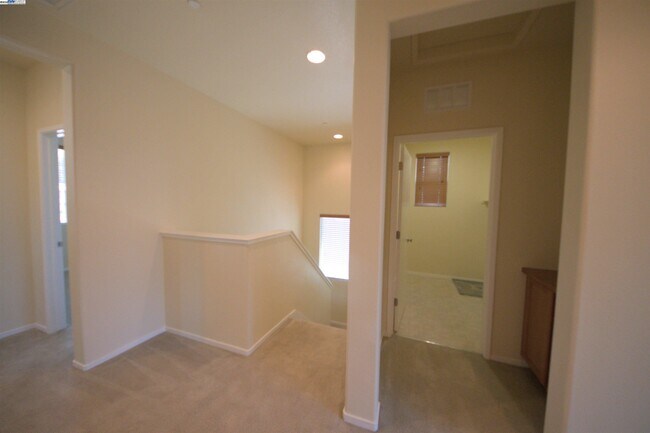 Building Photo - 549 Chaparral Loop