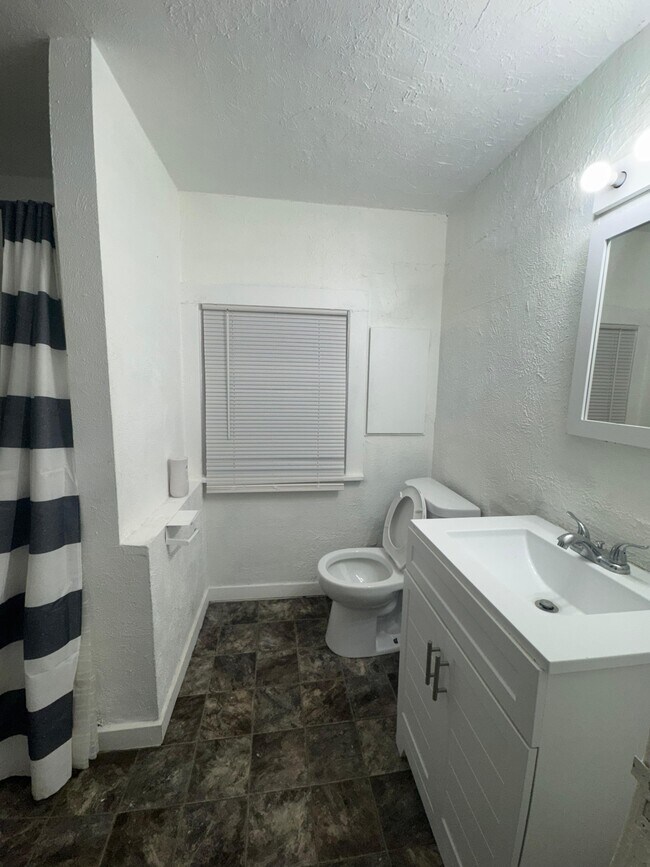 Building Photo - 540 Blaine Ave