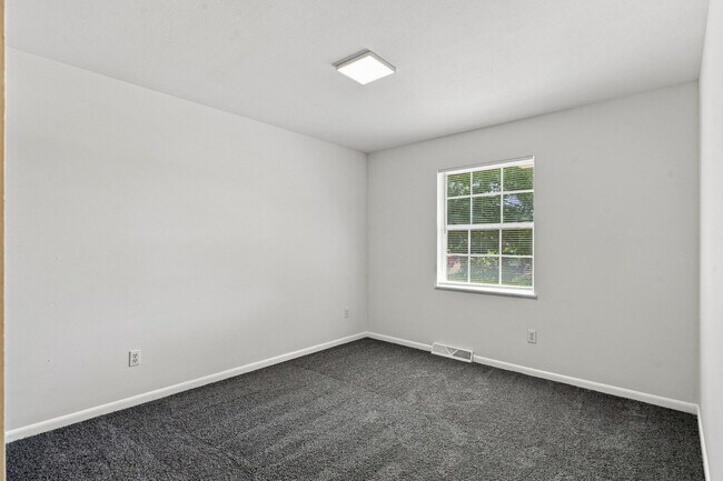 Building Photo - 4209 Defoe Dr