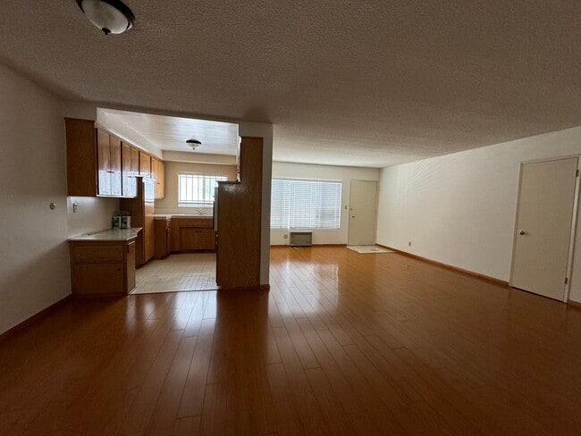Building Photo - Excellent Location! Minutes from Beverly H...