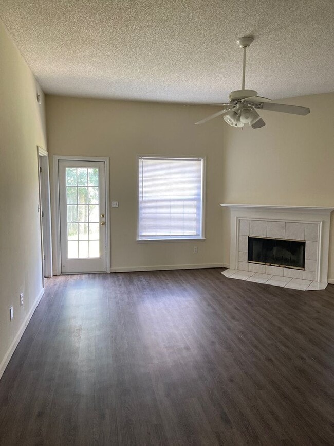Building Photo - Leasing NOW. Killearn Lakes home with fenced in backyard