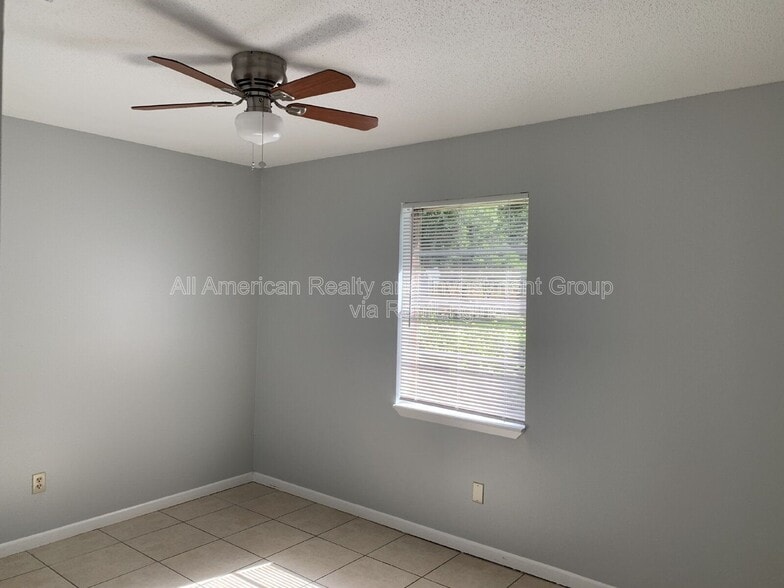 Building Photo - 935 Tanager Rd