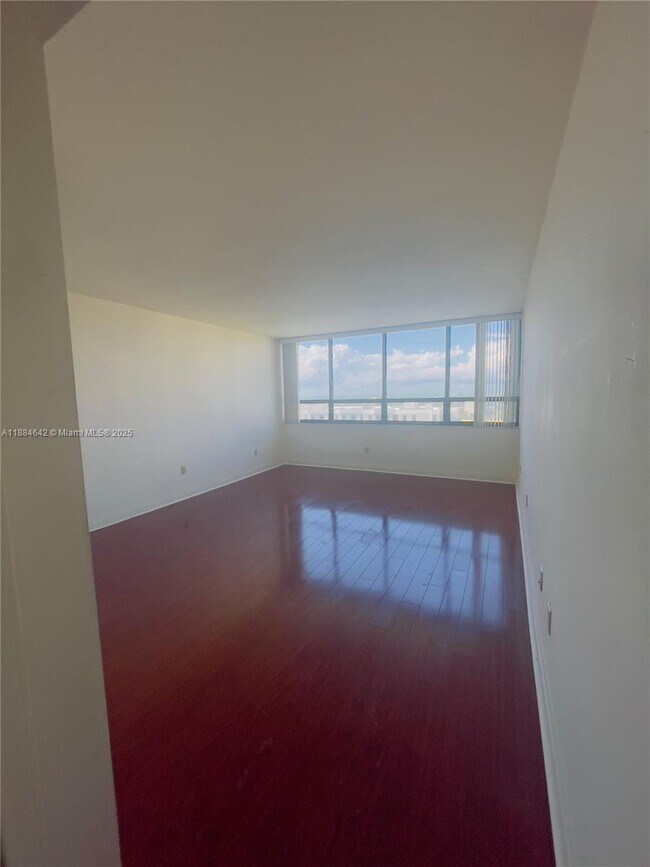 Building Photo - 11113 Biscayne Blvd