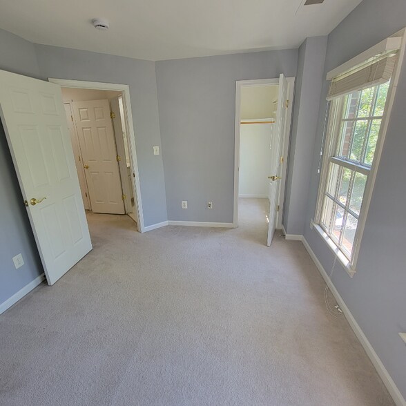 Building Photo - 324 Casey Ln
