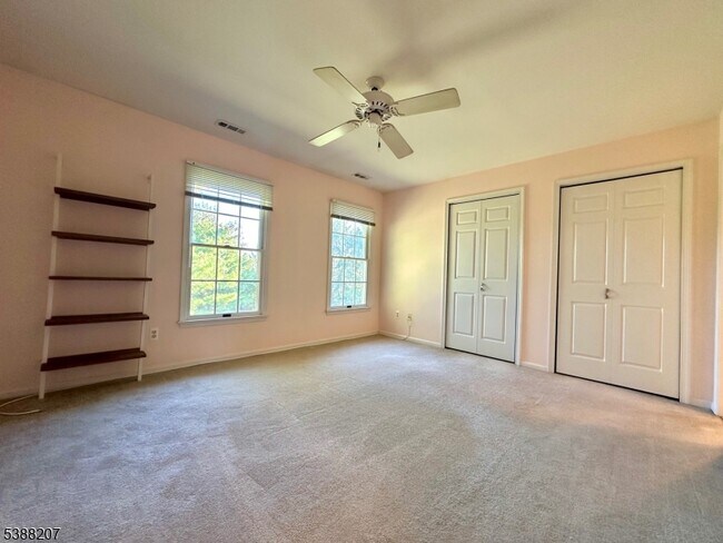 Building Photo - 184 Milkweed Ct