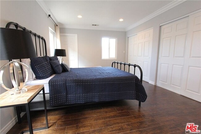 Building Photo - 3807 W 59th Pl