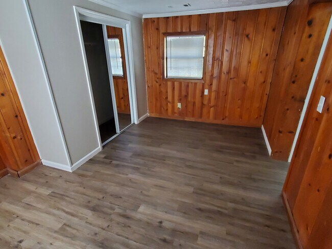 Building Photo - 1713 Darwin Rd SE