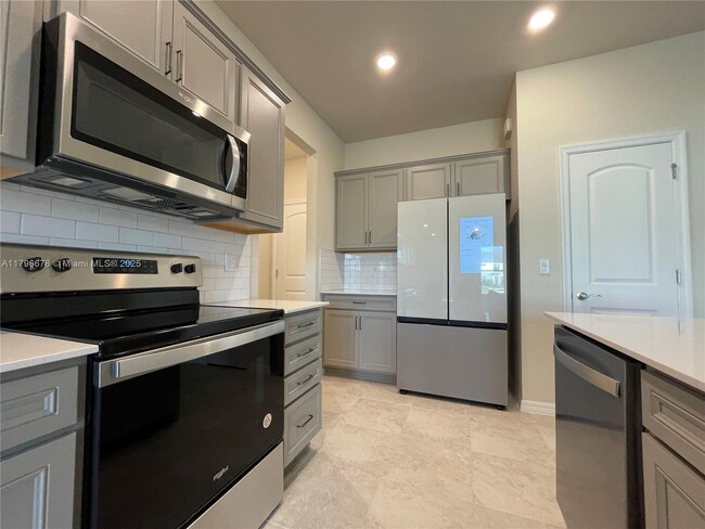 Building Photo - 2151 Appleton Cir S