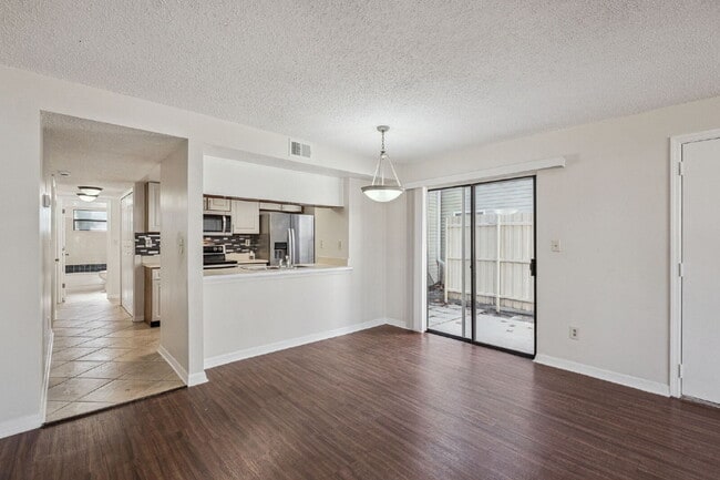 Building Photo - Spacious 3-Bedroom, 2-Bath Oasis in the Heart of Kissimmee!