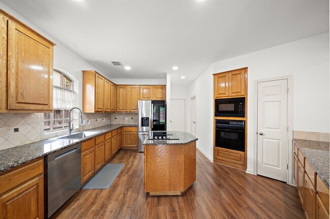 Building Photo - 7319 Emerald Glen Dr