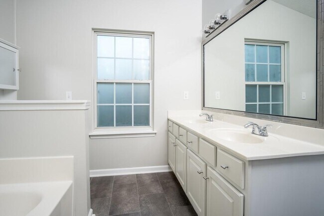 Building Photo - 1078 River Plantation Dr