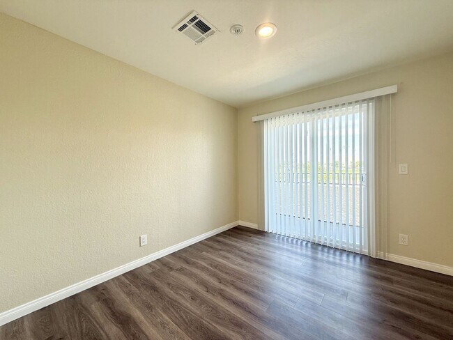 Building Photo - RECENTLY RENOVATED! 3 Bedroom 1 Bathroom Apartment in Indio, CA